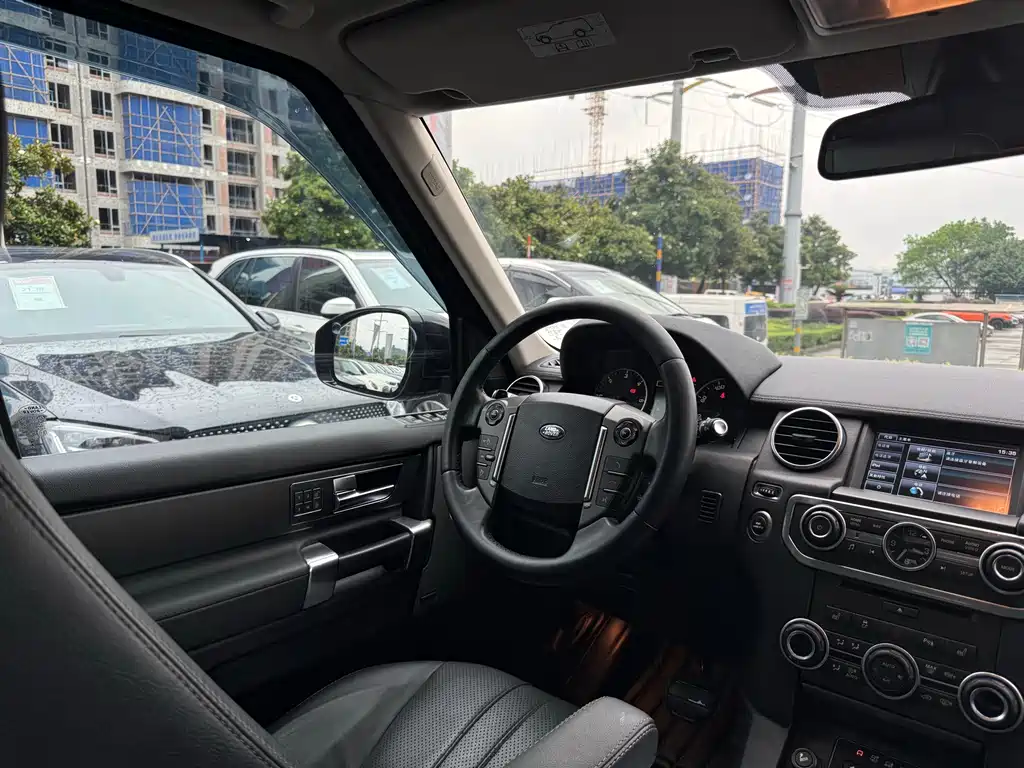 Land Rover Discovery 2014 — фото 18
