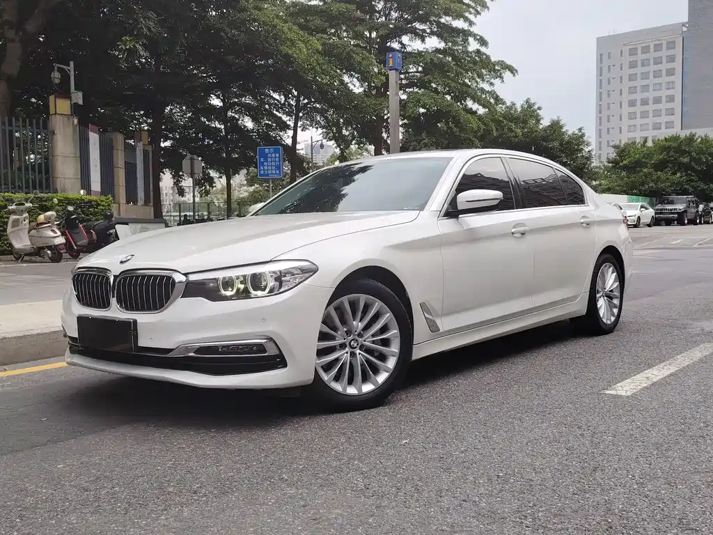 BMW 5 Series 2019 — фото 1