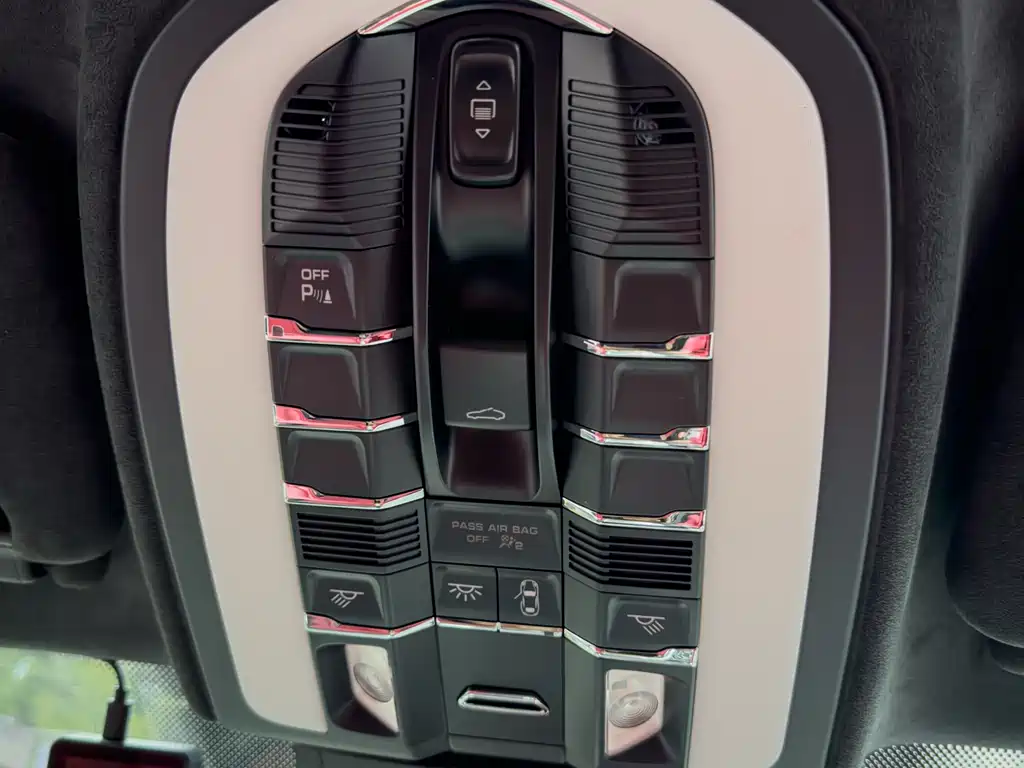 Porsche Cayenne 2016 — фото 25