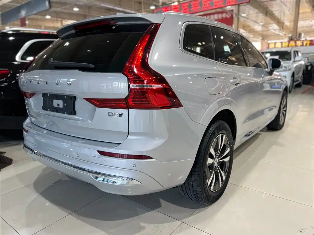 Volvo XC60 2022 — фото 6