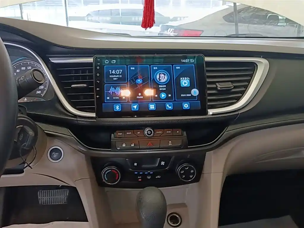 Buick Excelle 2015 — фото 13