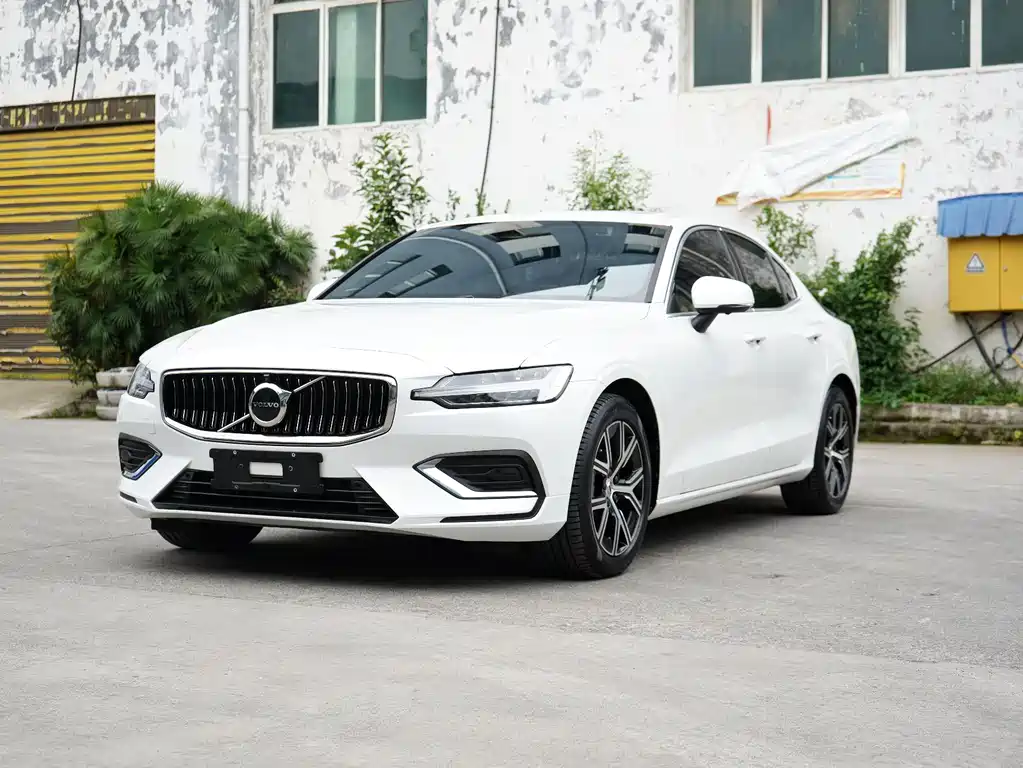 Volvo S60 2025 — фото 1
