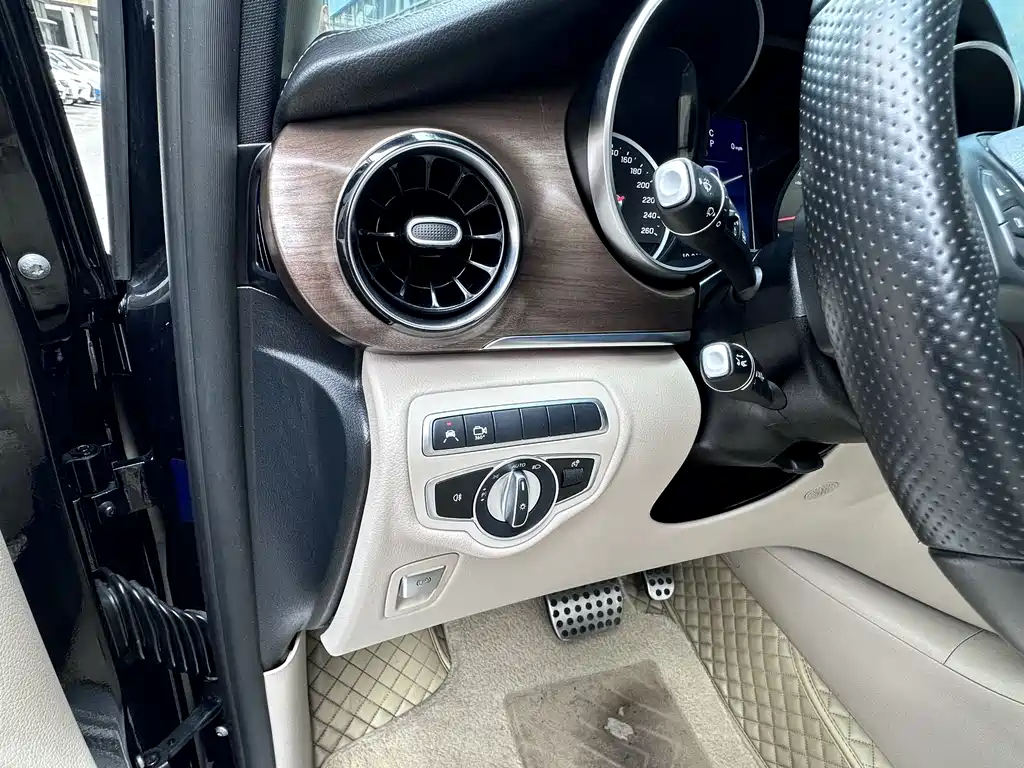 Mercedes-Benz V-Class 2022 — фото 13