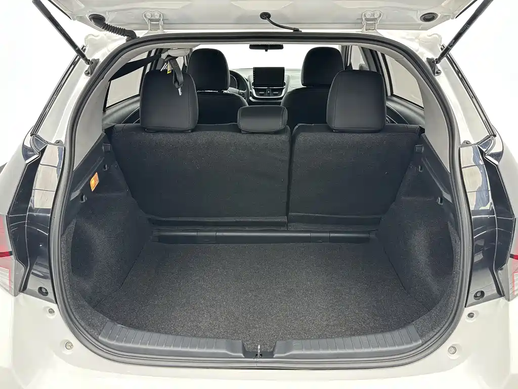 Toyota Yaris L 2022 — фото 16