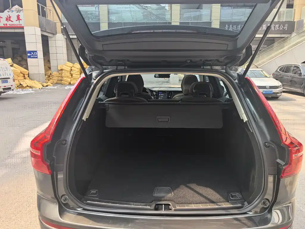 Volvo XC60 2018 — фото 15