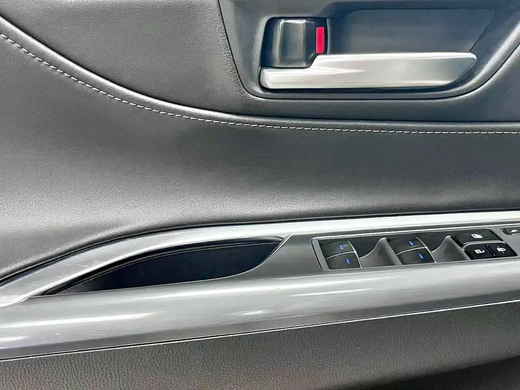 Toyota Venza 2023 — фото 8