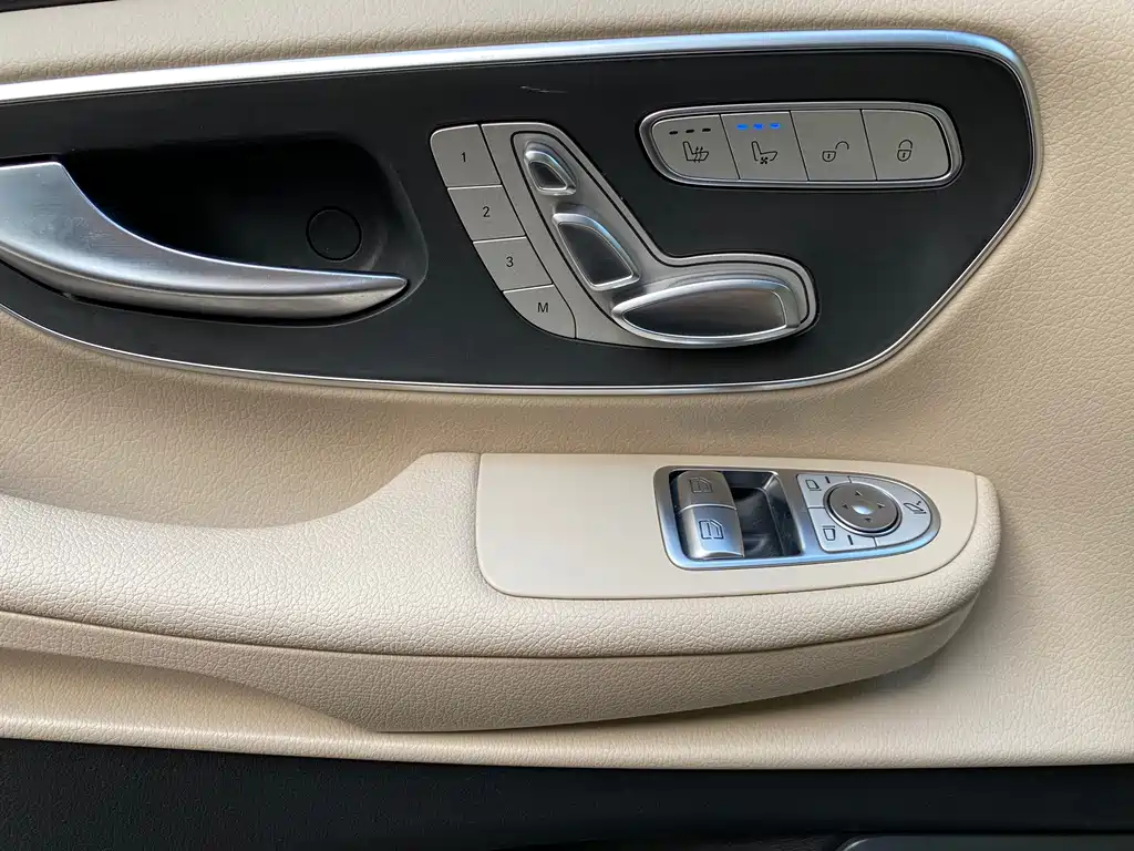 Mercedes-Benz V-Class 2023 — фото 10