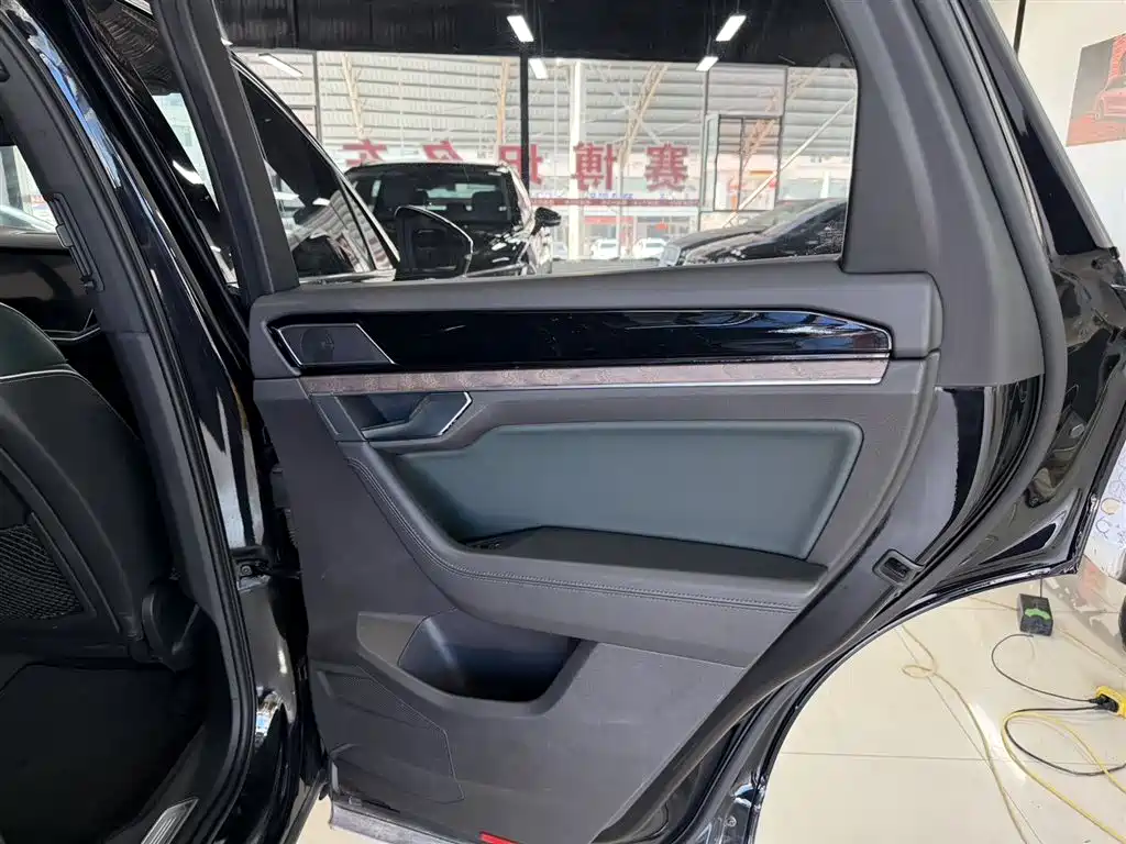 Volkswagen Touareg 2019 — фото 12