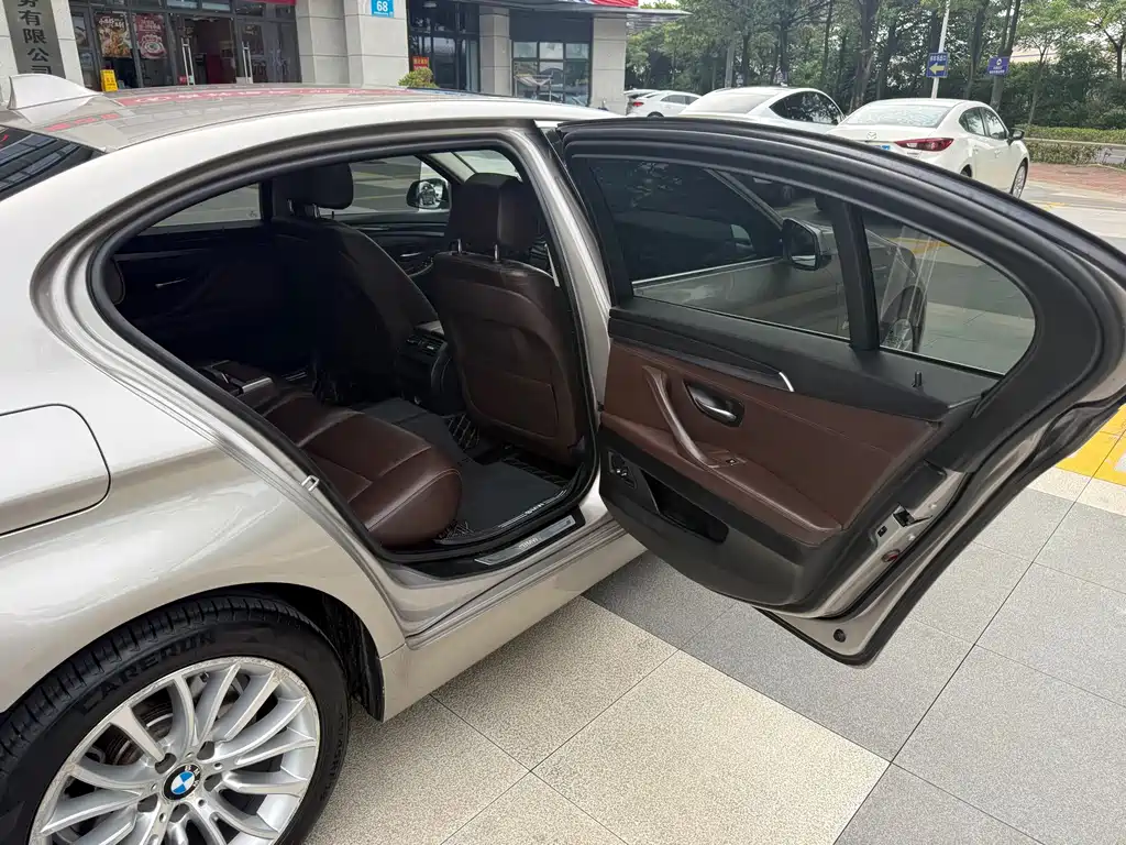 BMW 5 Series 2014 — фото 15