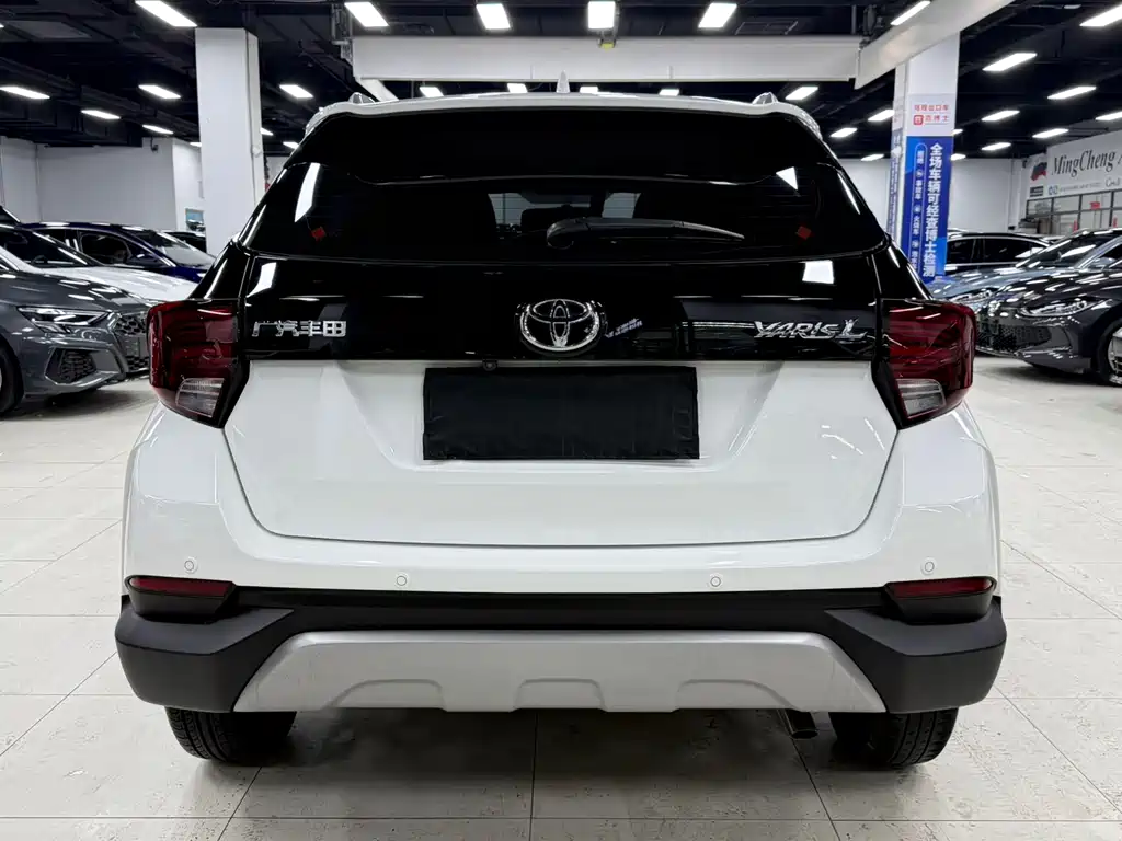 Toyota Yaris L 2023