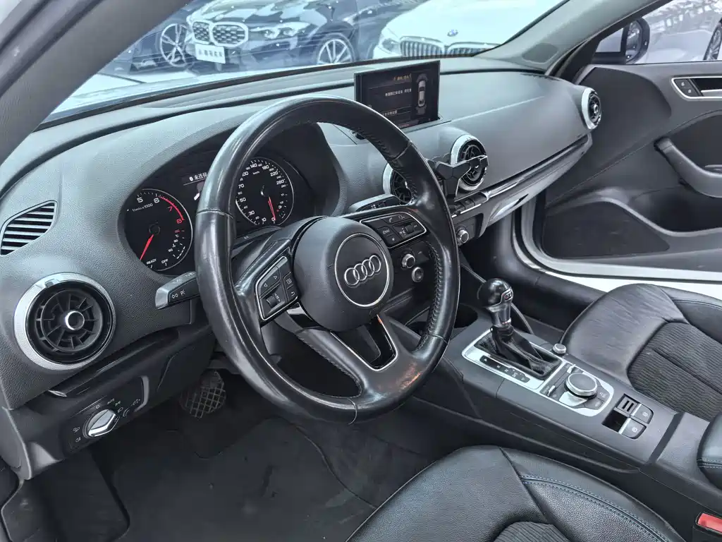 Audi A3 2018 — фото 6