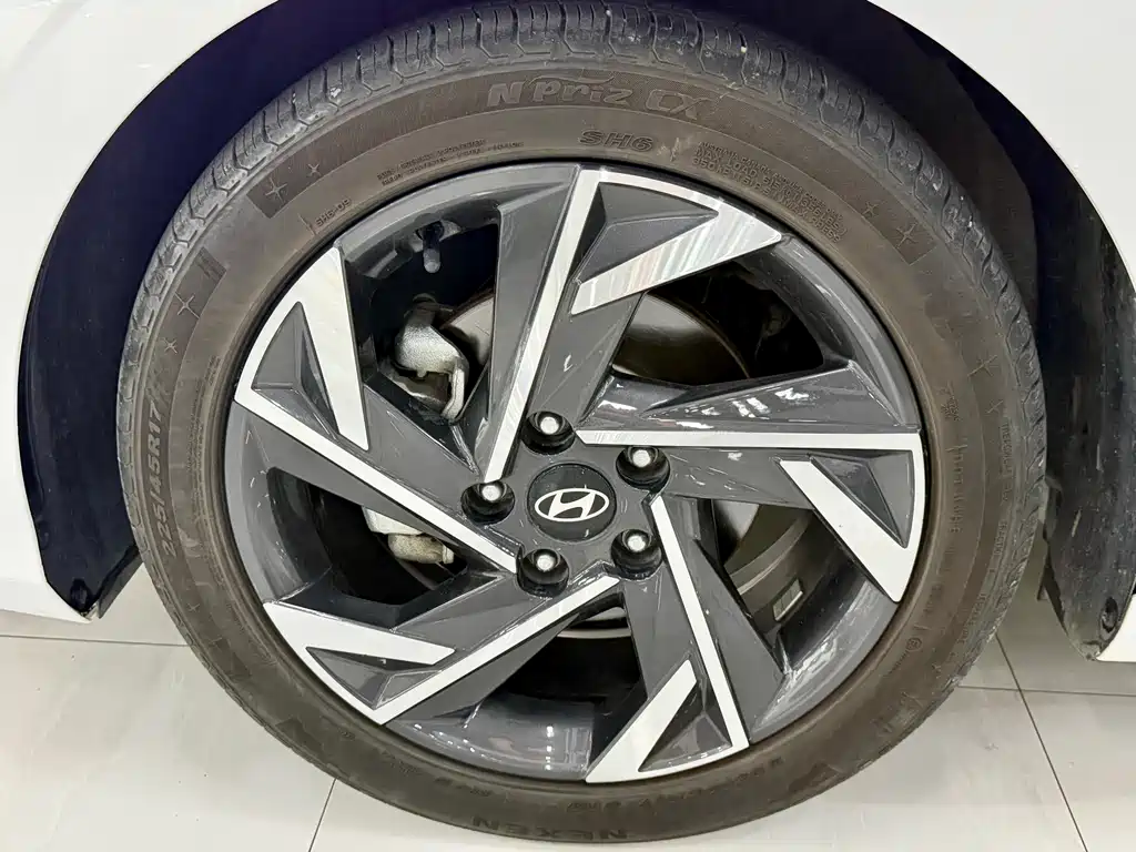 Hyundai Elantra 2023 — фото 14