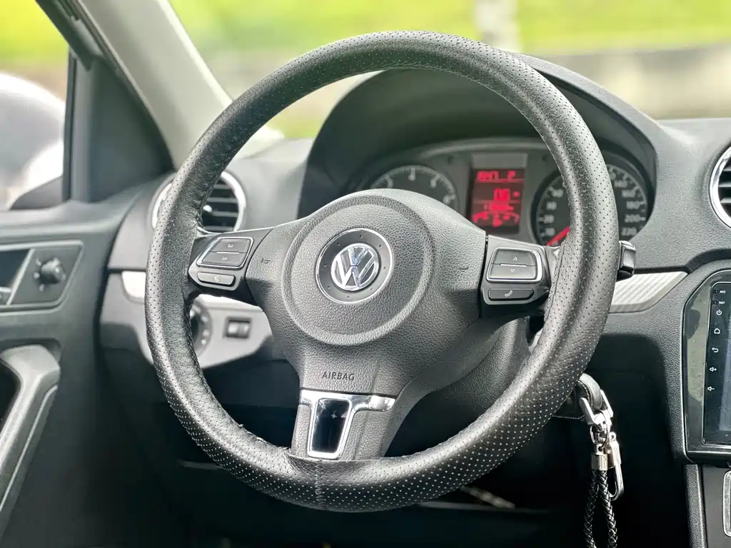 Volkswagen Jetta 2015 — фото 39