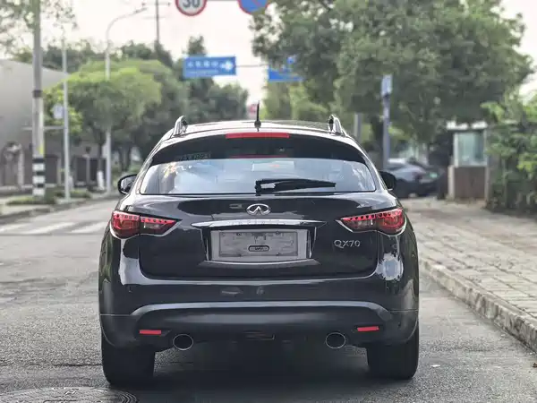 Infiniti QX70 2016