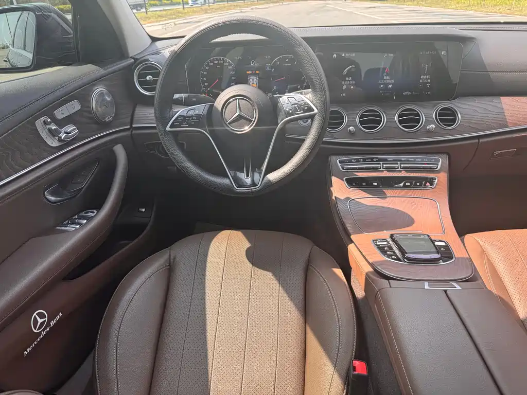 Mercedes-Benz E-Class 2023 — фото 16