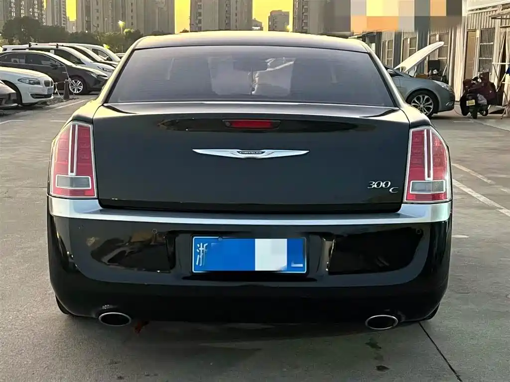 Chrysler 300C 2015 — фото 9