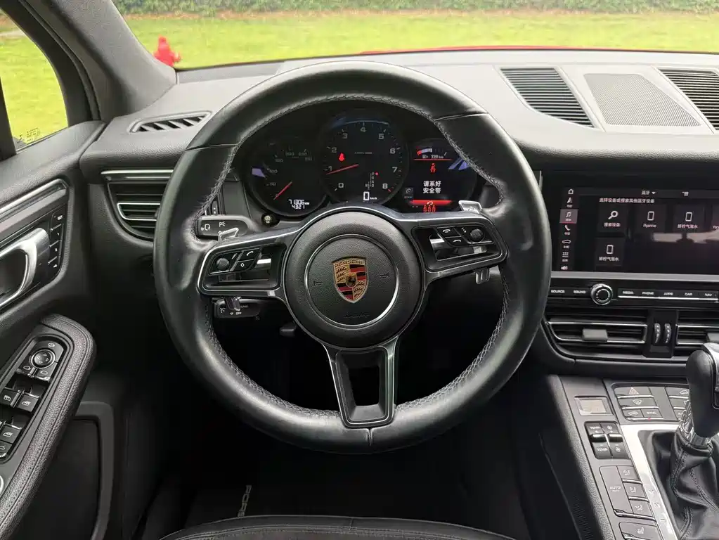 Porsche Macan 2019 — фото 9