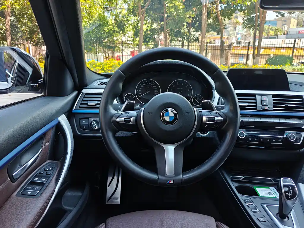BMW 3 Series 2019 — фото 10