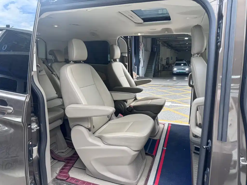 Ford Tourneo 2017 — фото 13