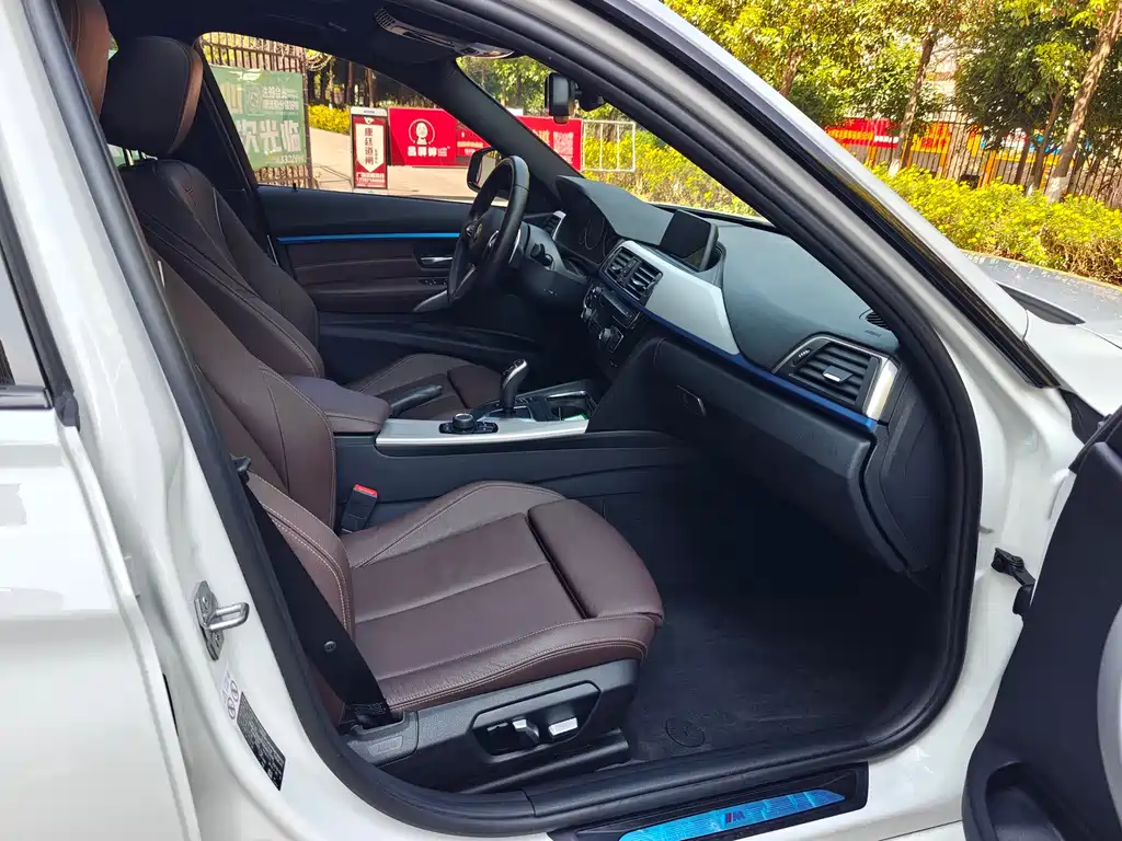 BMW 3 Series 2019 — фото 15