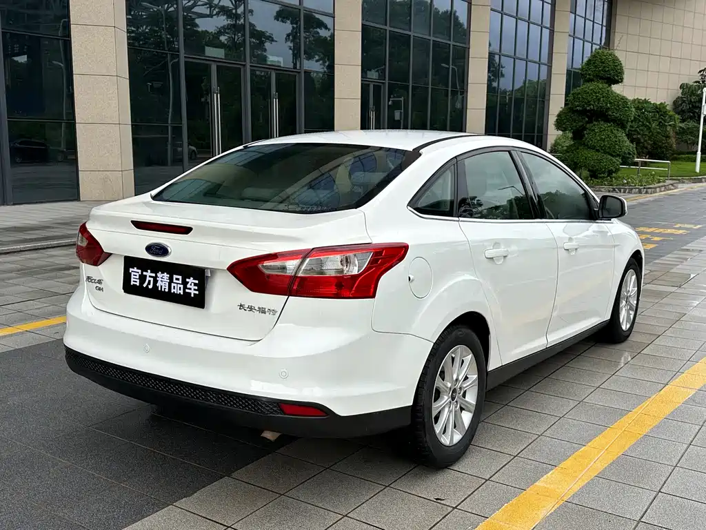 Ford Focus 2015 — фото 7