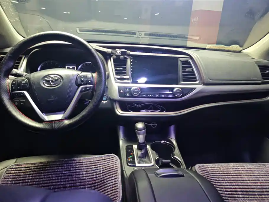 Toyota Highlander 2018 — фото 12