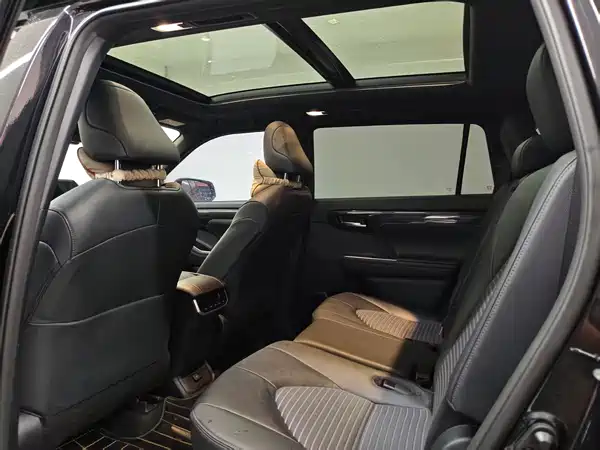 Toyota Crown Kluger 2023