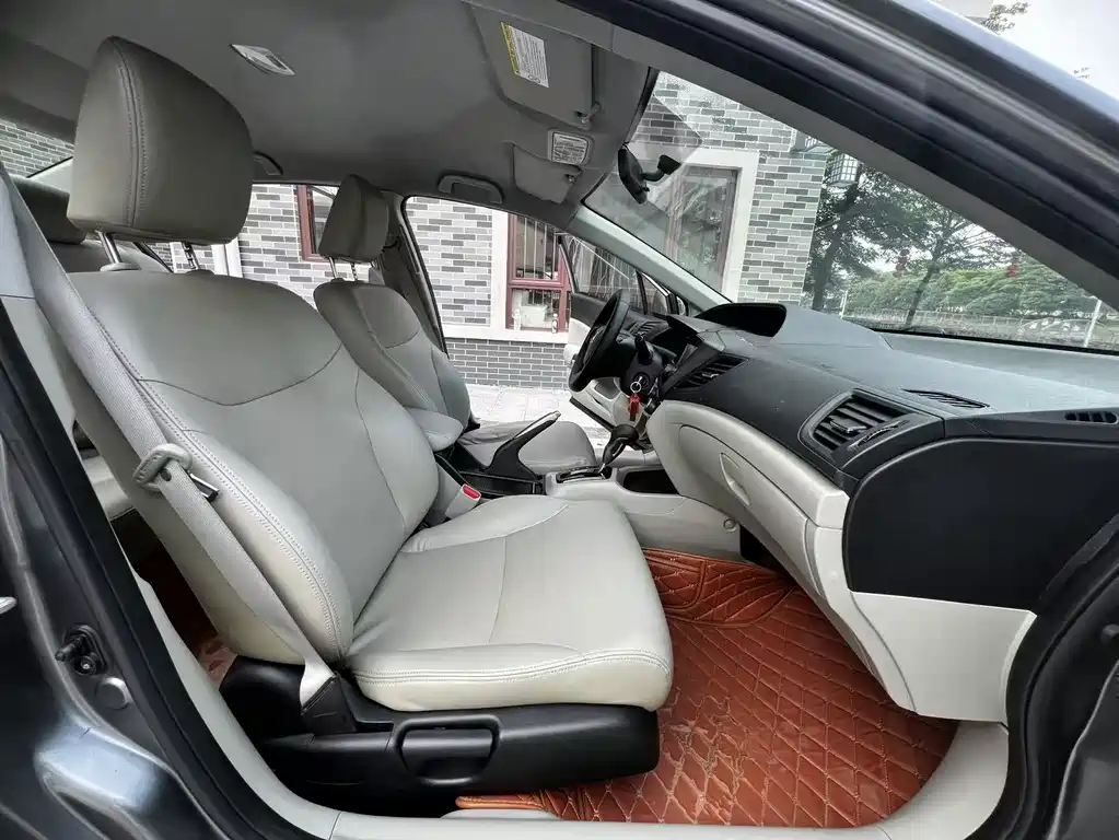 Honda Civic 2015 — фото 10