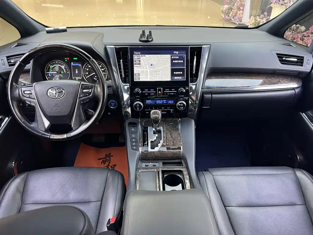 Toyota Alphard 2021 — фото 17