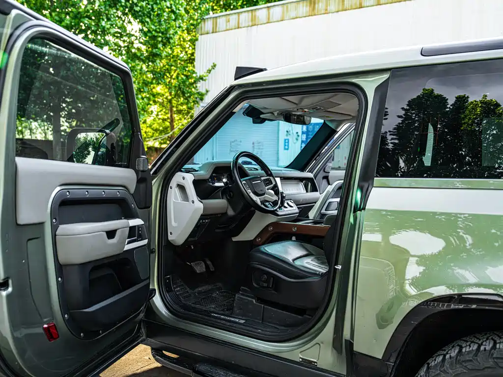 Land Rover Defender 2021 — фото 9