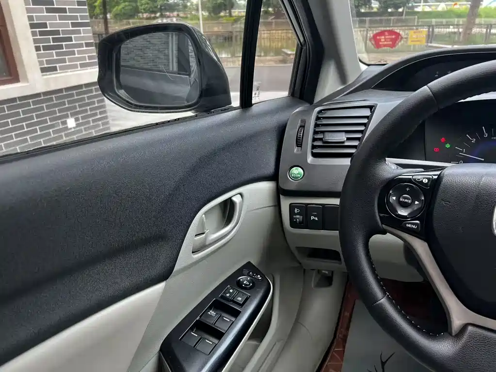 Honda Civic 2015 — фото 13