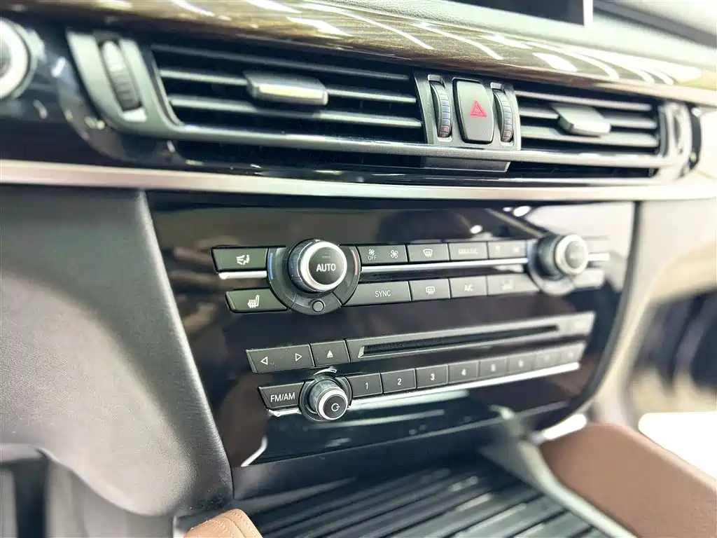 BMW X6 2015 — фото 15