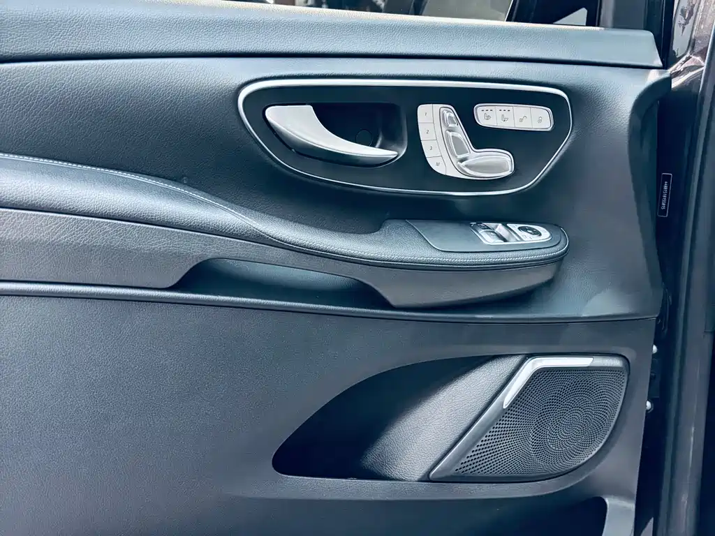 Mercedes-Benz V-Class 2022 — фото 6