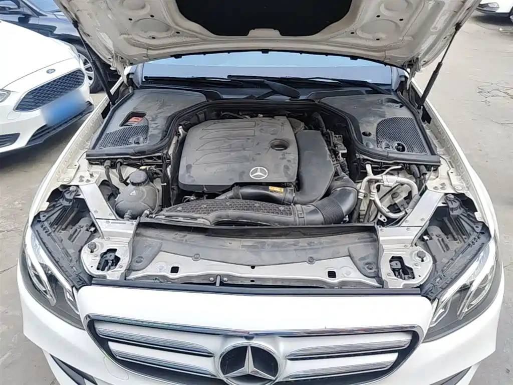 Mercedes-Benz E-Class 2019 — фото 20