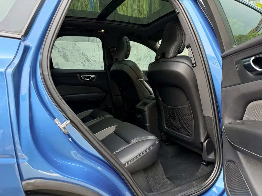 Volvo XC60 Plug-In Hybrid 2020 — фото 11