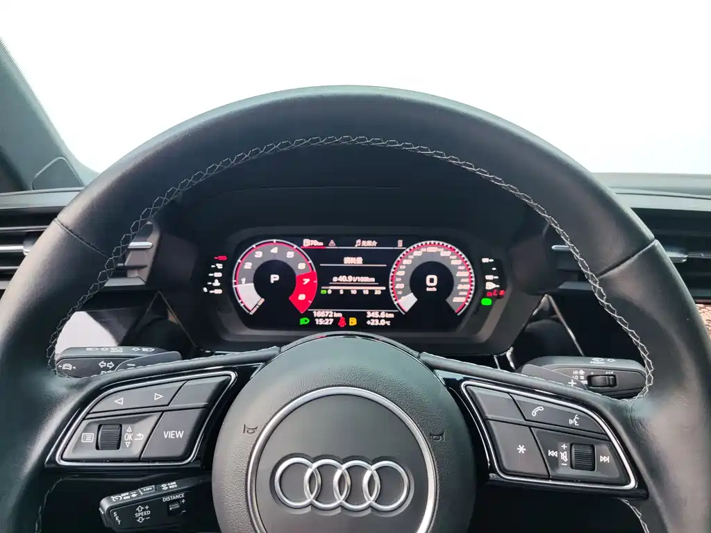 Audi A3 2023 — фото 17