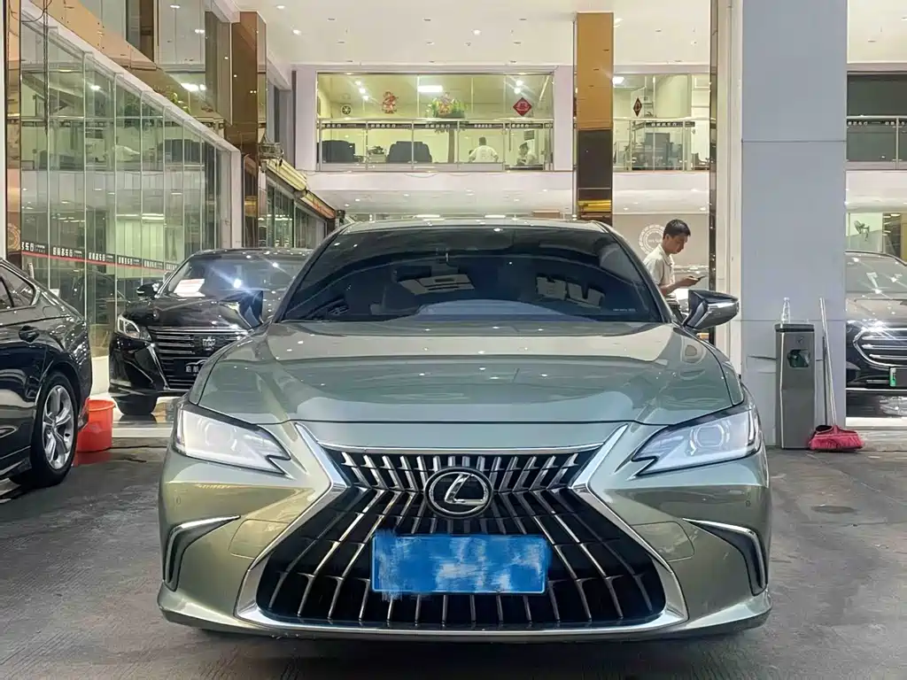 Lexus ES 2023 — фото 2