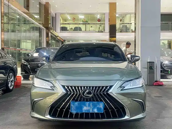 Lexus ES 2023