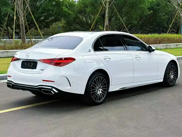 Mercedes-Benz C-Class 2024