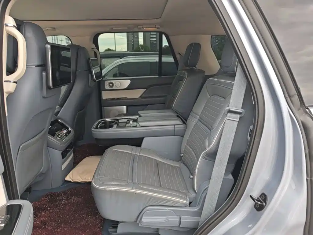 Lincoln Navigator 2019 — фото 24