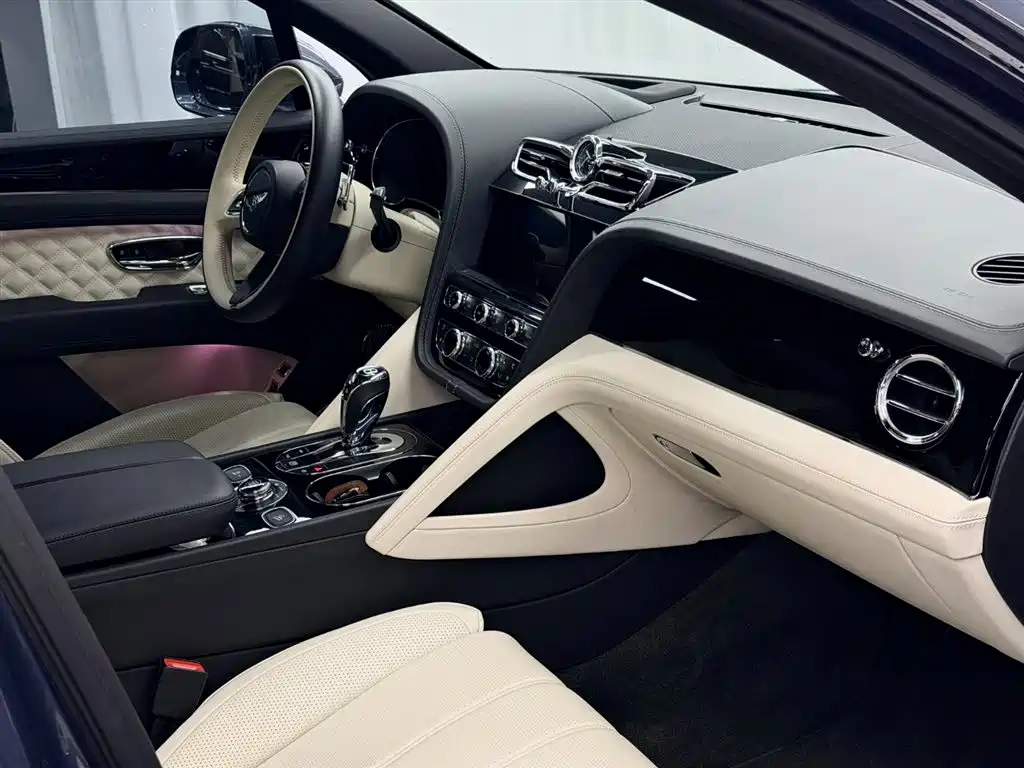 Bentley Bentayga 2021 — фото 12