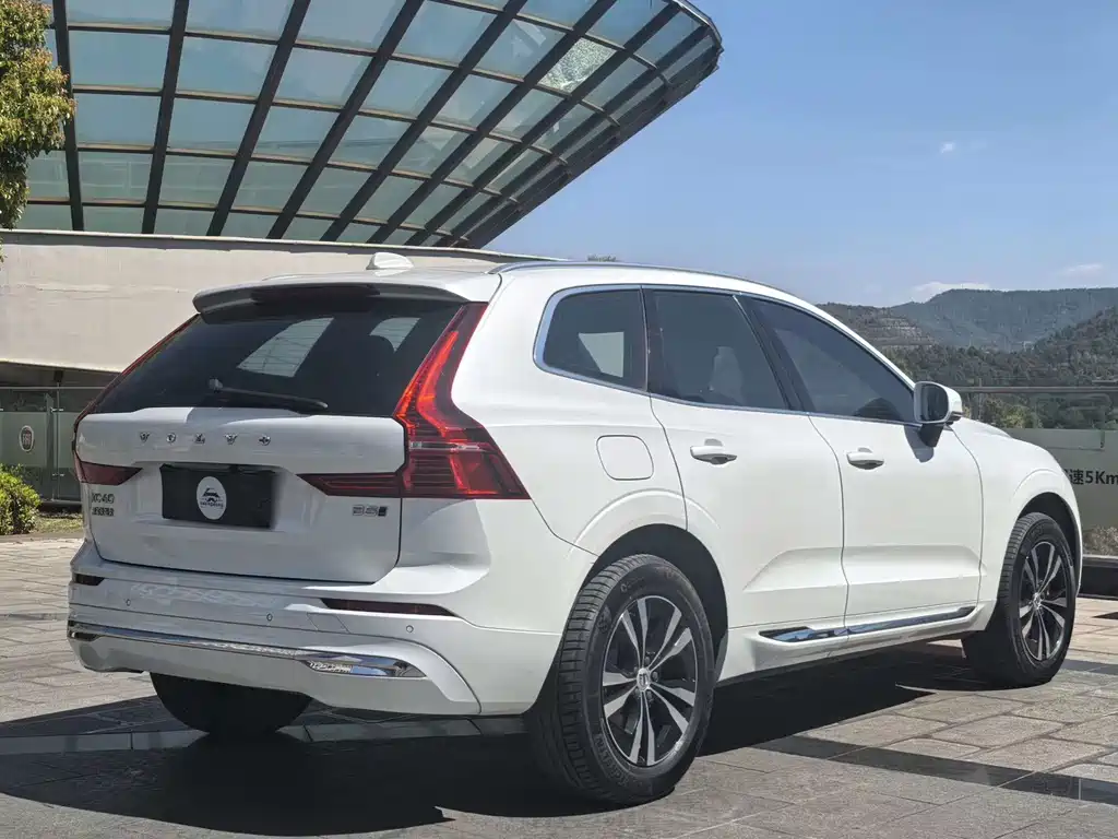 Volvo XC60 2022 — фото 9
