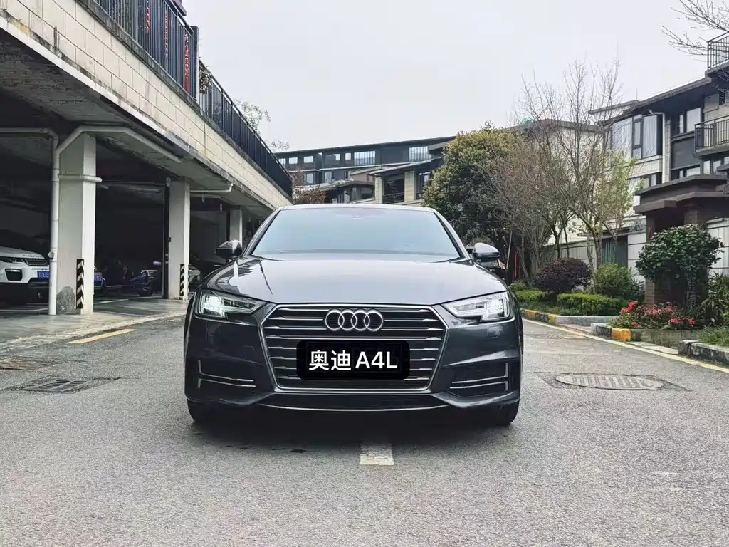 Audi A4L 2020 — фото 1
