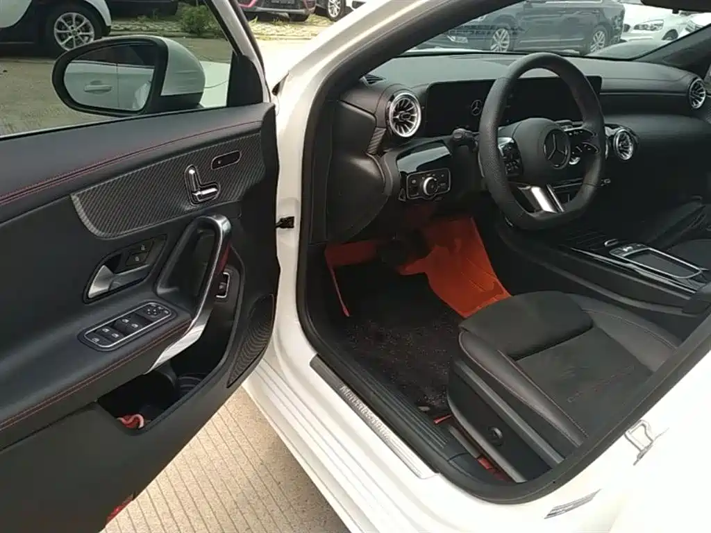 Mercedes-Benz A-Class 2024 — фото 16