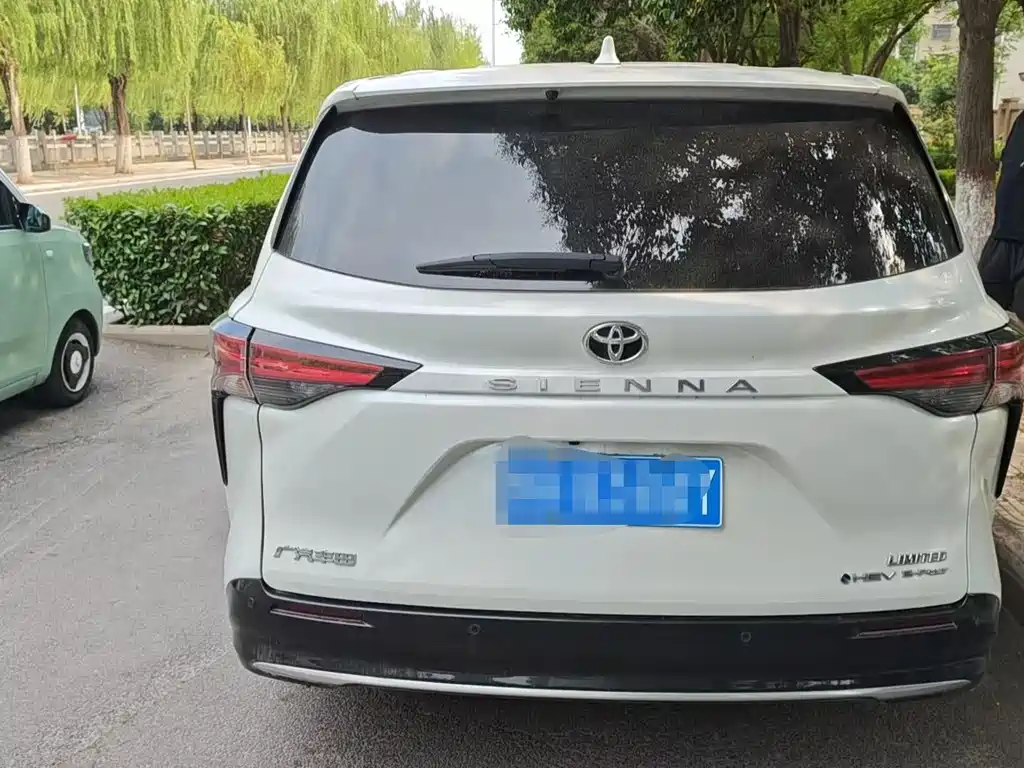 Toyota Sienna 2024