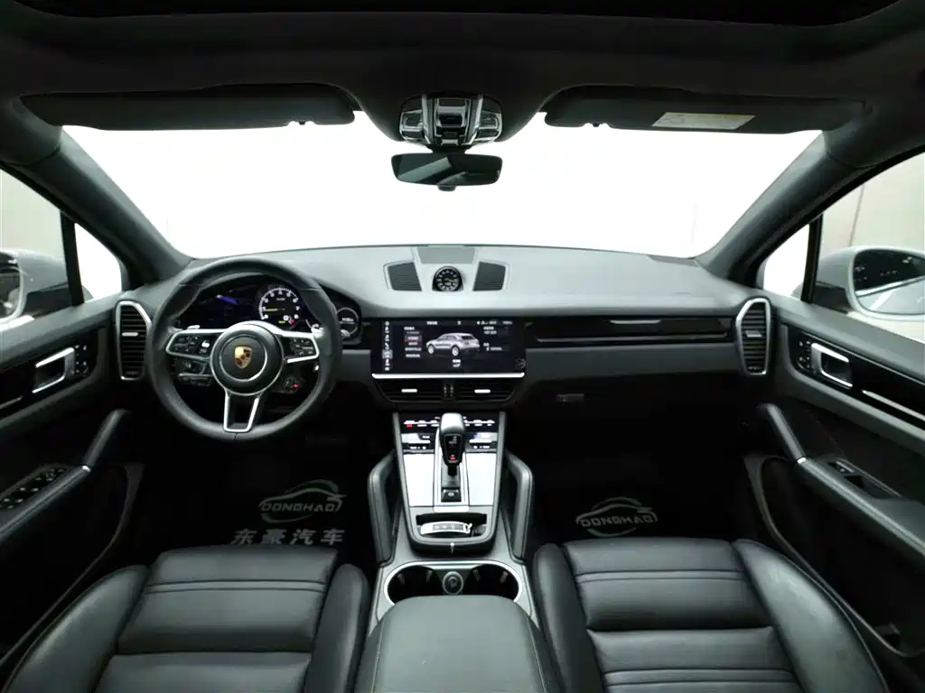 Porsche Cayenne Hybrid 2019 — фото 12