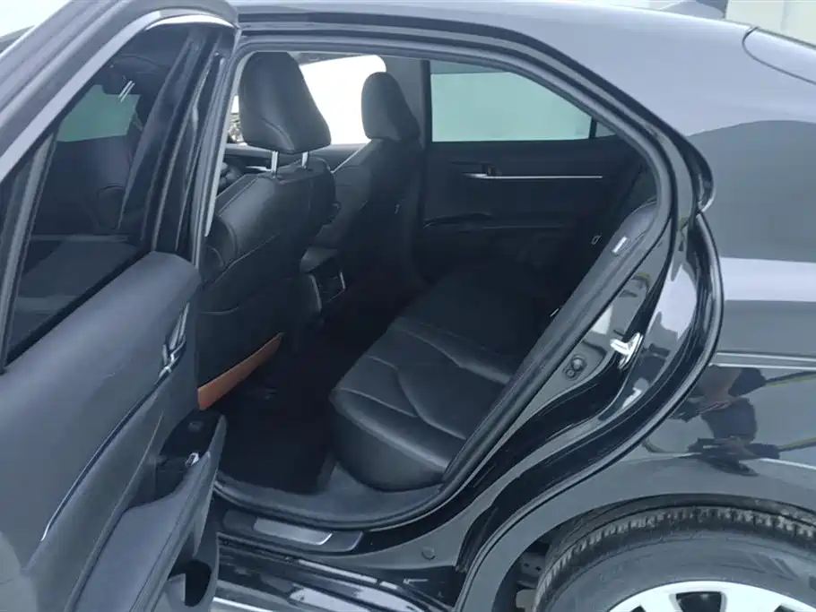 Toyota Camry 2023 — фото 11