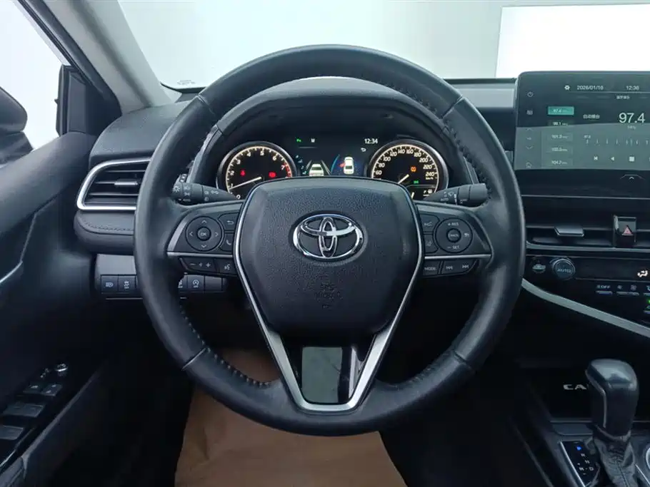 Toyota Camry 2023 — фото 15