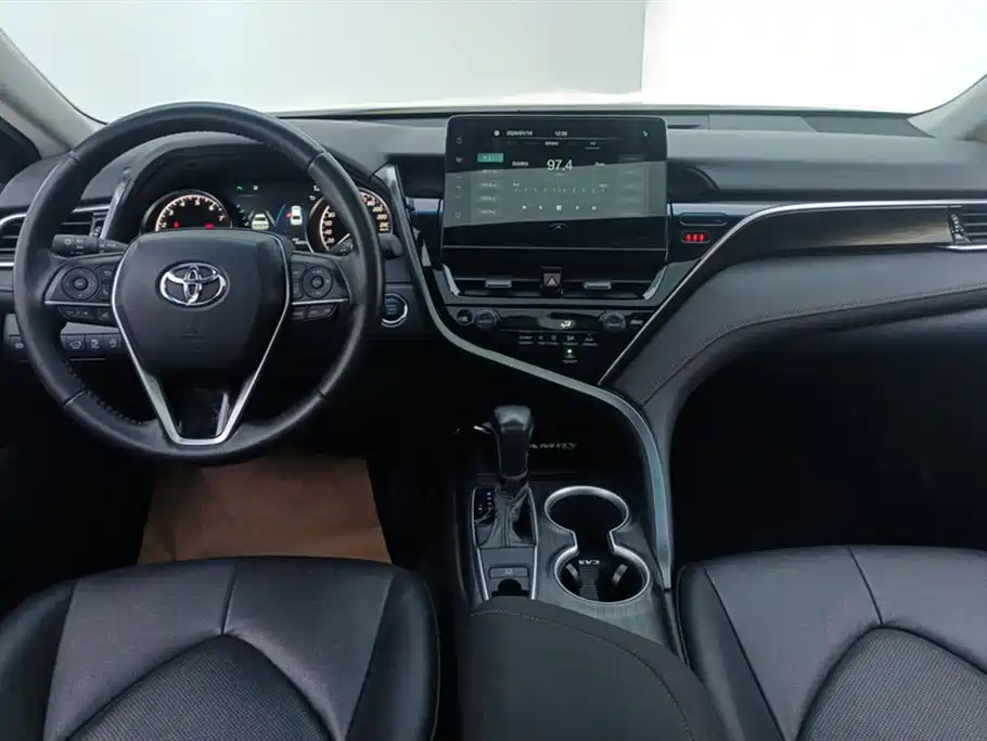 Toyota Camry 2023 — фото 12