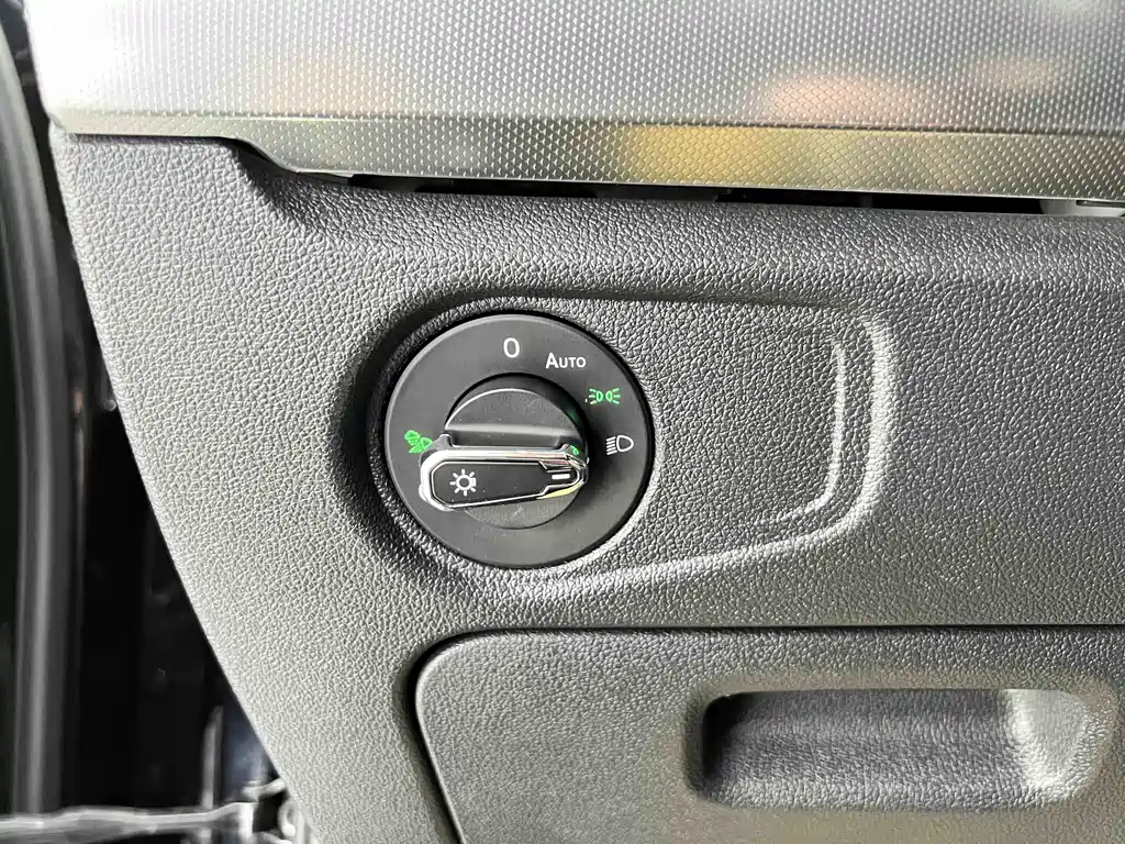 Volkswagen Passat 2023 — фото 9